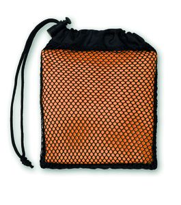 GiftRetail MO9025 - TUKO Sporthandtuch in Tasche Orange